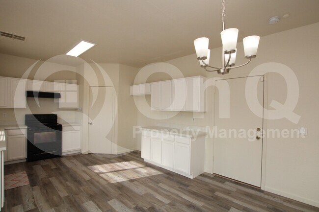 615 E Cody Dr Phoenix, AZ 85040 photo 5