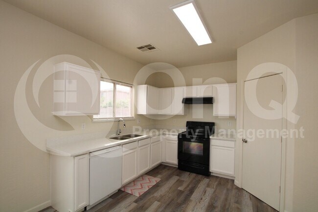 615 E Cody Dr Phoenix, AZ 85040 photo 3