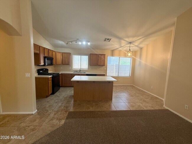 3236 E Kerry Ln photo 3