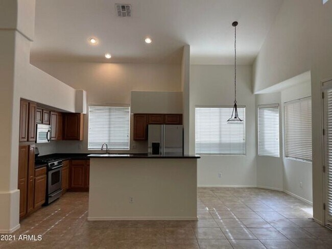 42114 N 44th Dr Phoenix, AZ 85086 photo 4