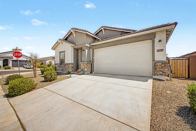 42385 W Vincent Dr photo 2