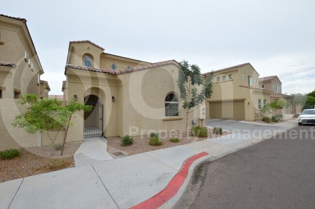 1367 S Country Club Dr Mesa, AZ 85210 photo 2