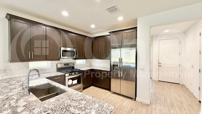 16416 W Saguaro Park Ln Surprise, AZ 85387 photo 4