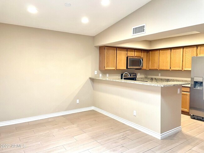 4522 E Renee Dr photo 4