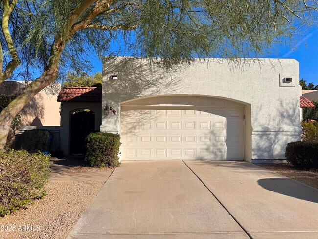 4522 E Renee Dr photo 3