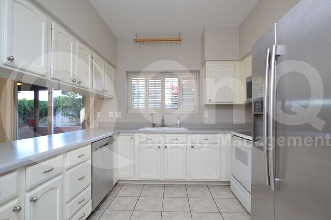 4526 E Villa Theresa Dr Phoenix, AZ 85032 photo 2