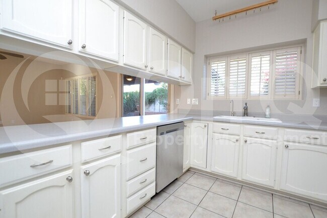 4526 E Villa Theresa Dr Phoenix, AZ 85032 photo 3