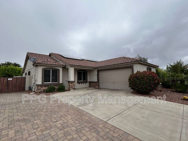 18132 W Port Royale Ln Surprise, AZ 85388 photo 2