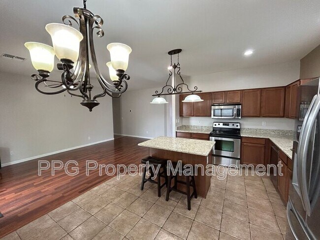 18132 W Port Royale Ln Surprise, AZ 85388 photo 5