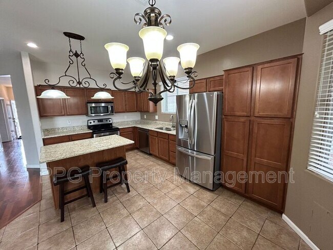 18132 W Port Royale Ln Surprise, AZ 85388 photo 4