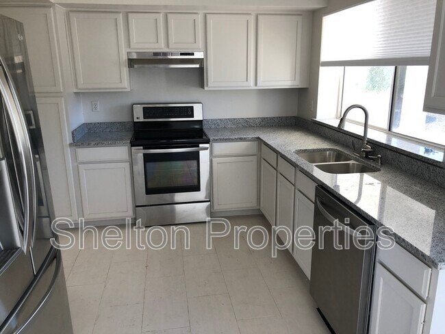 14305 W Heritage Dr Sun City West, AZ 85375 photo 2