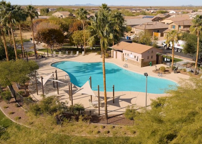 17736 W Pinnacle Vista Dr Surprise, AZ 85387 photo 2