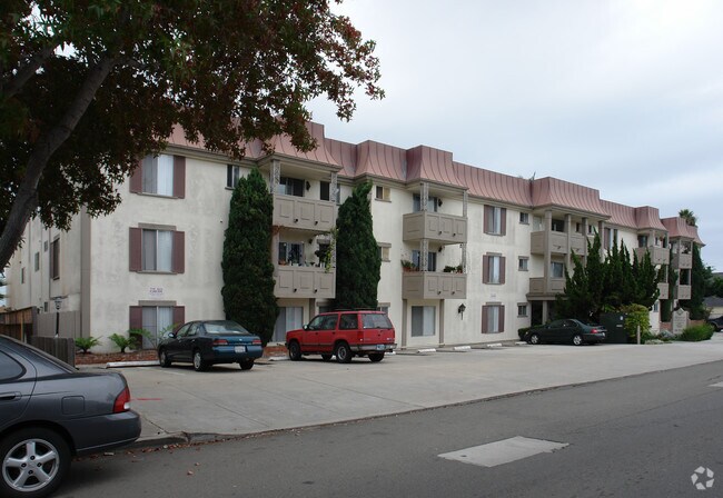 Diamond Pacific Luxury Apartments photo 3