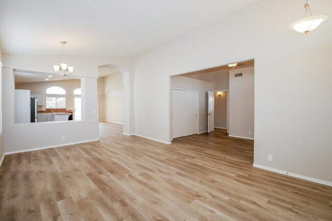 1069 W Glenmere Dr Chandler, AZ 85224 photo 5