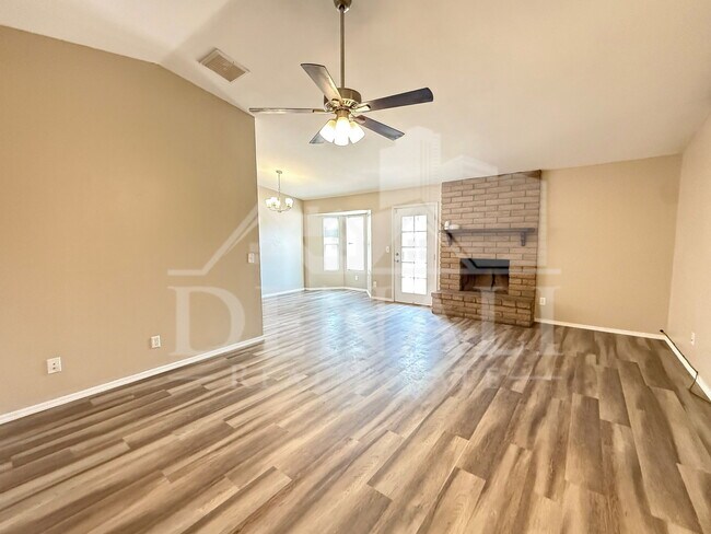 10921 W Sells Dr photo 3