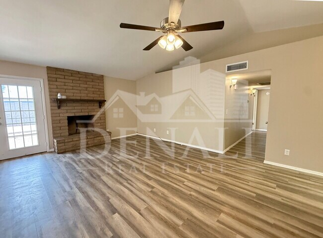 10921 W Sells Dr photo 4