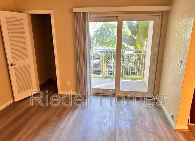 5252 Orange Ave San Diego, CA 92115 photo 4