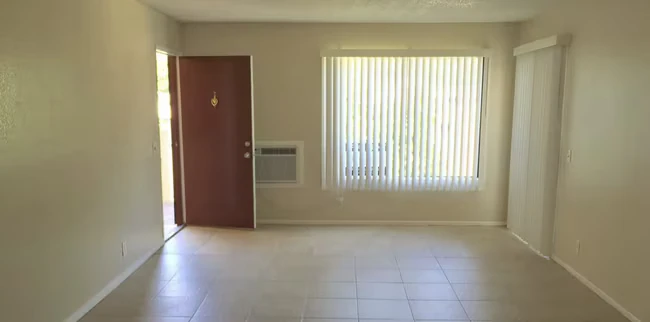 433 Autumn Dr photo 4