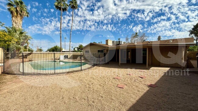 2502 E Sahuaro Dr Phoenix, AZ 85028 photo 5