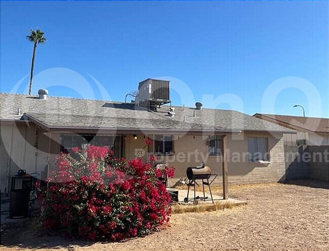 6402 S 42nd St Phoenix, AZ 85042 photo 2