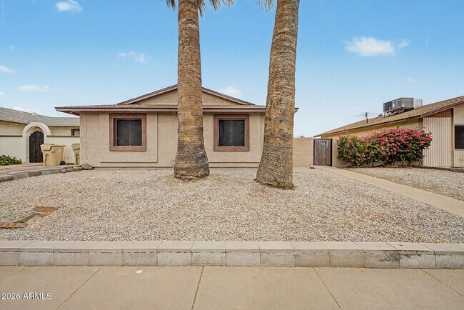 5232 W Mauna Loa Ln Glendale, AZ 85306 photo 4