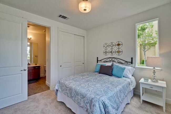 1056 Duane Ct Sunnyvale, CA 94085 photo 5