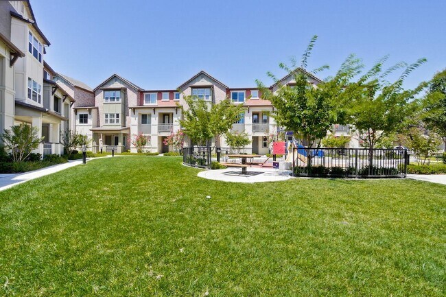 1056 Duane Ct Sunnyvale, CA 94085 photo 3