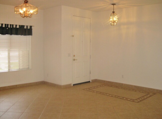 1042 E Canyon Way Chandler, AZ 85249 photo 4