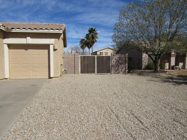 1042 E Canyon Way Chandler, AZ 85249 photo 2