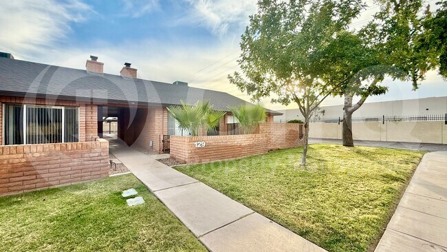 129 W Loma Vista Dr Tempe, AZ 85282 photo 2