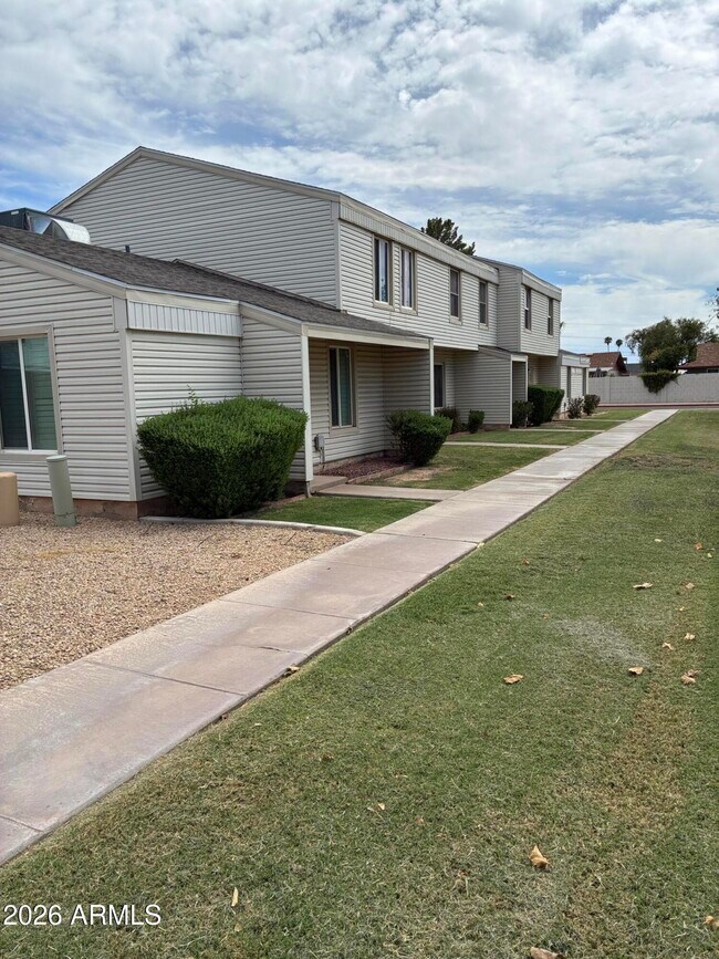 6618 S Palm Dr photo 2