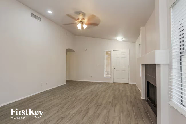 4605 E Grovers Ave Phoenix, AZ 85032 photo 4