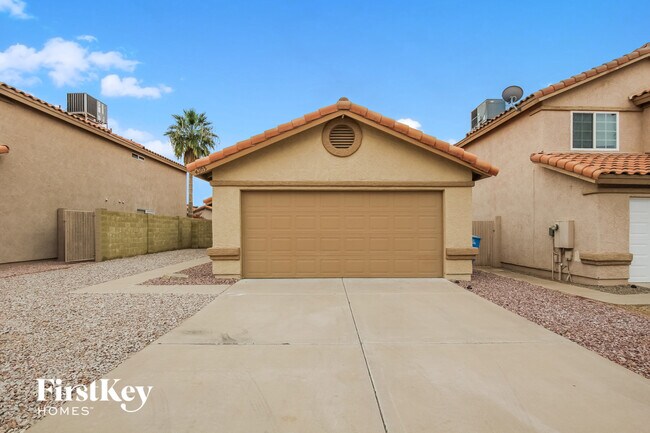 4605 E Grovers Ave Phoenix, AZ 85032 photo 2