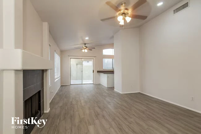 4605 E Grovers Ave Phoenix, AZ 85032 photo 3