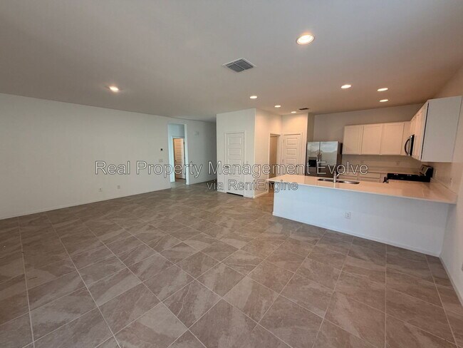 14955 W Hackamore Dr Surprise, AZ 85387 photo 5