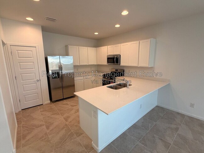14955 W Hackamore Dr Surprise, AZ 85387 photo 4