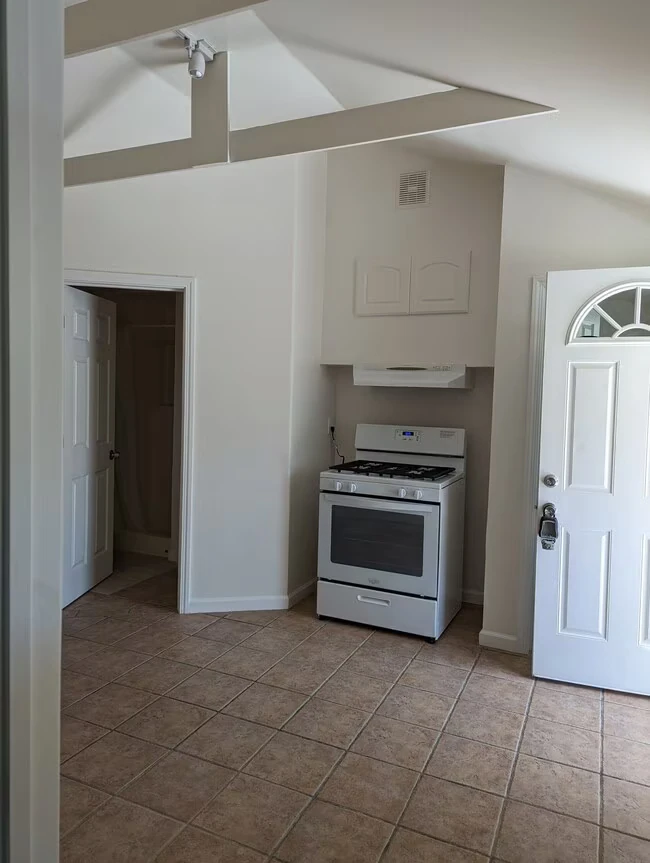 48 College Rd Watsonville, CA 95076 photo 3