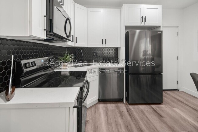 4988 Genesee Ave San Diego, CA 92117 photo 5