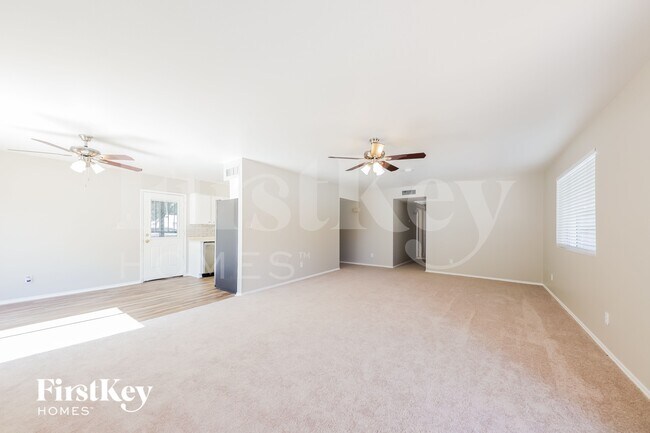 5240 W Hatcher Rd Glendale, AZ 85302 photo 4
