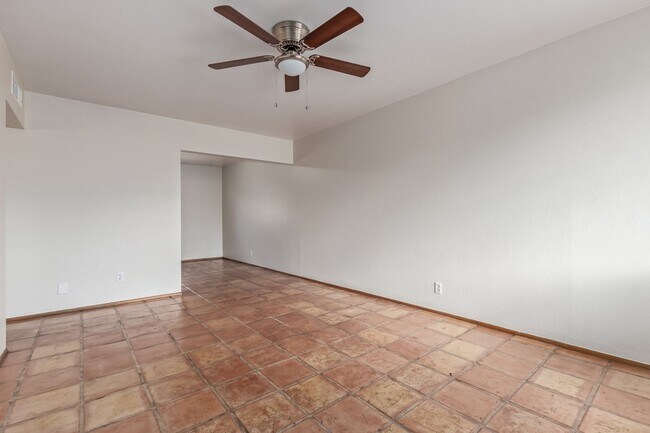 7153 N 57th Dr Glendale, AZ 85301 photo 4
