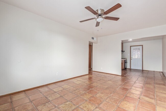 7153 N 57th Dr Glendale, AZ 85301 photo 5