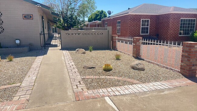 7153 N 57th Dr Glendale, AZ 85301 photo 2