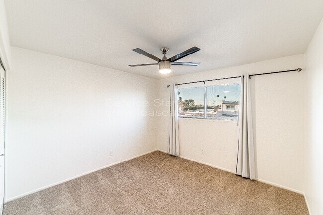 5481 W Echo Ln Glendale, AZ 85302 photo 5