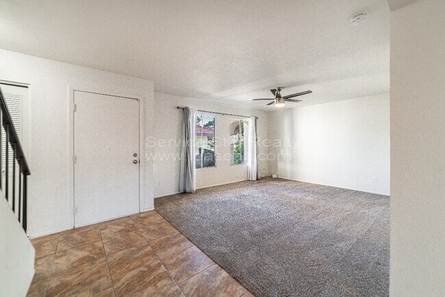 5481 W Echo Ln Glendale, AZ 85302 photo 2