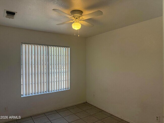 8743 W Sierra Vista Dr Glendale, AZ 85305 photo 4