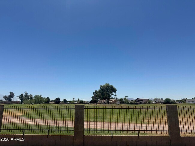8743 W Sierra Vista Dr Glendale, AZ 85305 photo 3