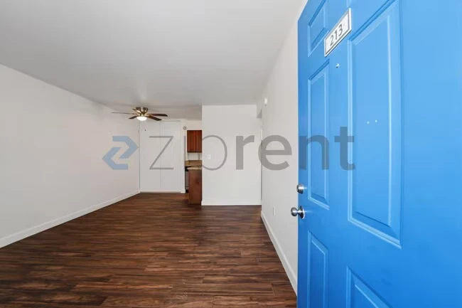 Unit B213 photo 2