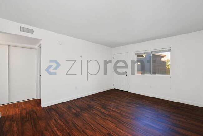 Unit B213 photo 3