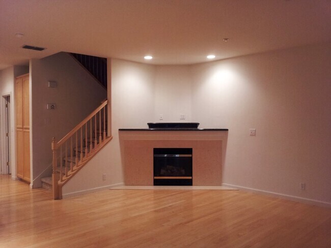 Dublin Sonoma Green - Beautiful Townhome 3 Bed, 2.5 Bath, New Carpet, Community Pool photo 5