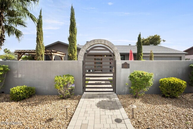 3141 E Sierra St Phoenix, AZ 85028 photo 4